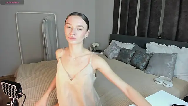 EvaToniz online show from 11/14/25, 01:09