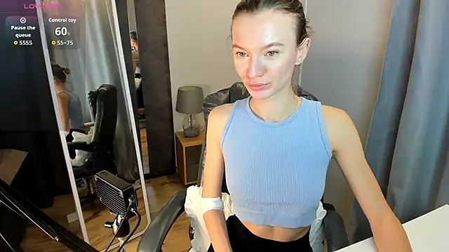 EvaToniz online show from 11/13/25, 01:09