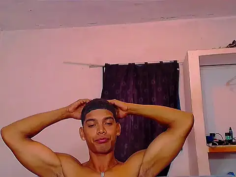 Snapshot of theMyke101 chatting on 07/07/26, 02:47 theMyke101 online show from 07/07/26, 02:47
