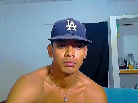 Snapshot of theMyke101 chatting on 06/26/26, 12:05 theMyke101 online show from 06/26/26, 12:05