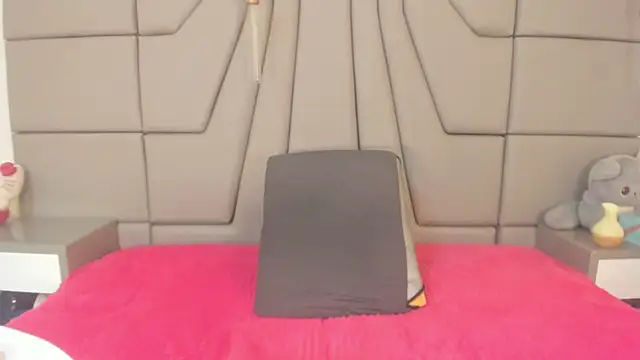 Snapshot of AlanaRosee__ chatting on 11/12/25, 01:48 AlanaRosee online show from 11/12/25, 01:48