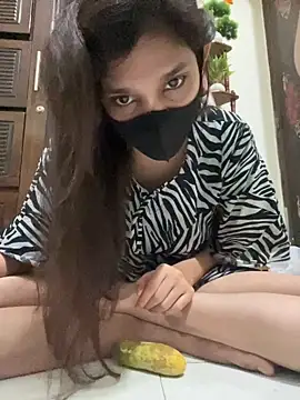 Snapshot of Sweet_Couple59 chatting on 10/23/25, 04:38 Sweet Couple59 online show from 10/23/25, 04:38