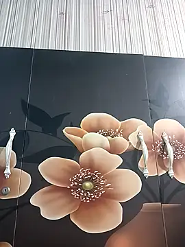 tulip-bae online show from 10/12/25, 04:08