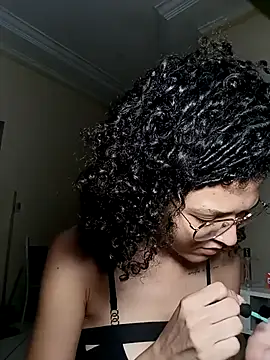 Snapshot of Larissinhamm chatting on 10/19/25, 03:20 Larissinhamm online show from 10/19/25, 03:20