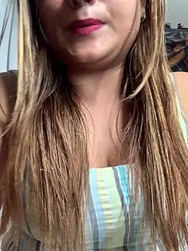 Snapshot of hottylover03 chatting on 10/19/25, 08:39 hottylover03 online show from 10/19/25, 08:39