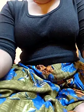 Snapshot of Loveishq1 chatting on 12/17/25, 09:14 Loveishq1 online show from 12/17/25, 09:14