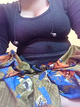 Snapshot of Loveishq1 chatting on 12/18/25, 01:48 Loveishq1 online show from 12/18/25, 01:48