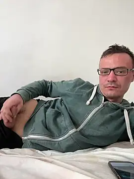 Snapshot of viktor1992-1-1 chatting on 03/15/26, 07:04 viktor1992-1-1 online show from 03/15/26, 07:04