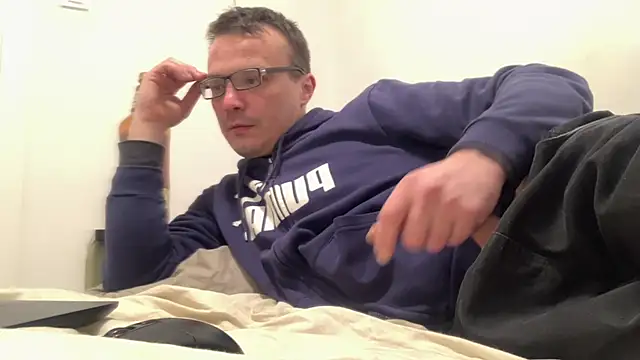 Snapshot of viktor1992-1-1 chatting on 02/14/26, 09:59 viktor1992-1-1 online show from 02/14/26, 09:59