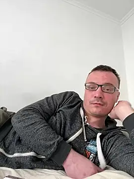 Snapshot of viktor1992-1-1 chatting on 03/07/26, 10:32 viktor1992-1-1 online show from 03/07/26, 10:32