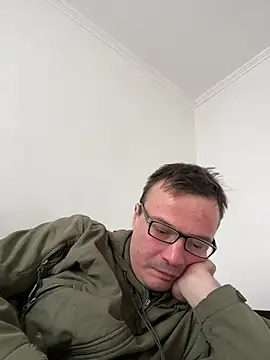 Snapshot of viktor1992-1-1 chatting on 02/23/26, 01:33 viktor1992-1-1 online show from 02/23/26, 01:33