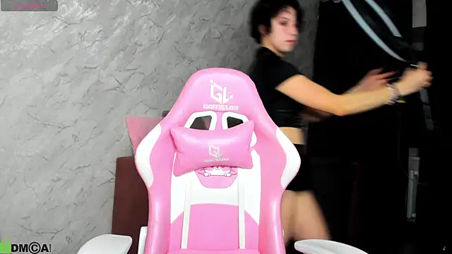 Snapshot of Sara_Frayer chatting on 10/23/25, 12:53 Sara Frayer online show from 10/23/25, 12:53