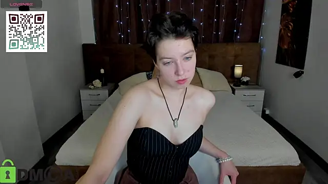 Snapshot of Sara_Frayer chatting on 11/30/25, 01:06 Sara Frayer online show from 11/30/25, 01:06