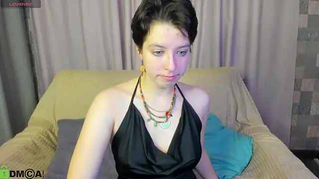 Snapshot of Sara_Frayer chatting on 11/17/25, 01:09 Sara Frayer online show from 11/17/25, 01:09