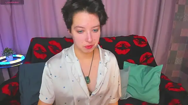 Snapshot of Sara_Frayer chatting on 11/27/25, 01:17 Sara Frayer online show from 11/27/25, 01:17