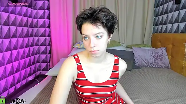 Snapshot of Sara_Frayer chatting on 11/11/25, 01:22 Sara Frayer online show from 11/11/25, 01:22