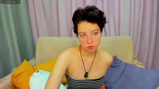 Snapshot of Sara_Frayer chatting on 11/12/25, 01:10 Sara Frayer online show from 11/12/25, 01:10