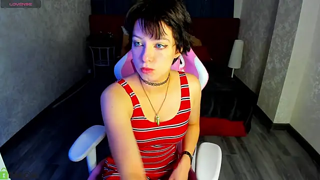 Snapshot of Sara_Frayer chatting on 10/07/25, 01:06 Sara Frayer online show from 10/07/25, 01:06