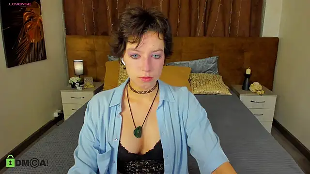 Snapshot of Sara_Frayer chatting on 10/25/25, 12:54 Sara Frayer online show from 10/25/25, 12:54