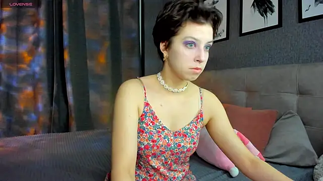 Snapshot of Sara_Frayer chatting on 11/10/25, 01:10 Sara Frayer online show from 11/10/25, 01:10