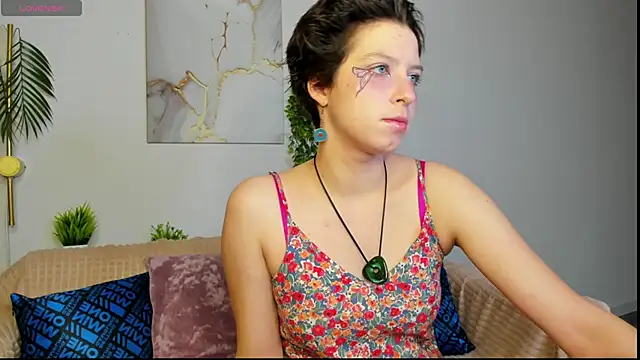 Snapshot of Sara_Frayer chatting on 11/18/25, 09:12 Sara Frayer online show from 11/18/25, 09:12