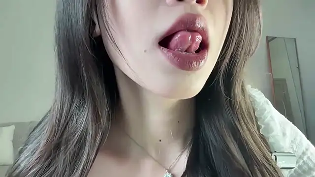 yourlittlesunrise  online show from 11/21/25, 04:33