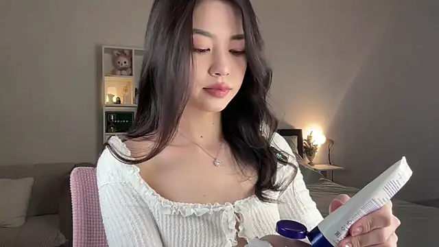 yourlittlesunrise  online show from 11/27/25, 04:35