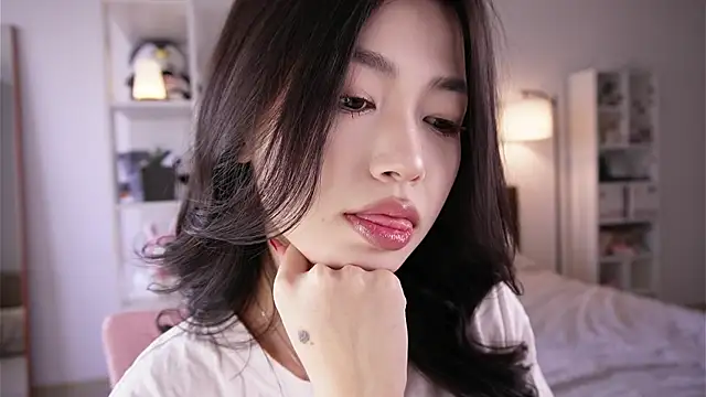 yourlittlesunrise  online show from 05/01/26, 04:39