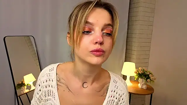 Snapshot of FeliceSpigner chatting on 10/30/25, 03:53 FeliceSpigner online show from 10/30/25, 03:53