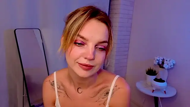 Snapshot of FeliceSpigner chatting on 10/26/25, 03:12 FeliceSpigner online show from 10/26/25, 03:12