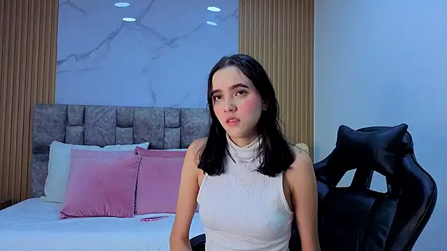 Snapshot of angel__kiss chatting on 10/25/25, 11:53 angel kiss online show from 10/25/25, 11:53