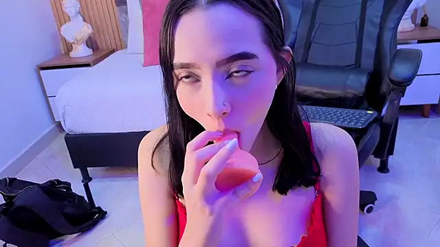 Snapshot of angel__kiss chatting on 10/20/25, 11:55 angel kiss online show from 10/20/25, 11:55