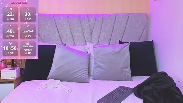 Snapshot of angel__kiss chatting on 11/29/25, 05:18 angel kiss online show from 11/29/25, 05:18