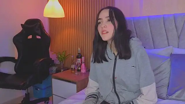 Snapshot of angel__kiss chatting on 11/03/25, 06:18 angel kiss online show from 11/03/25, 06:18