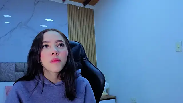 Snapshot of angel__kiss chatting on 11/13/25, 11:25 angel kiss online show from 11/13/25, 11:25