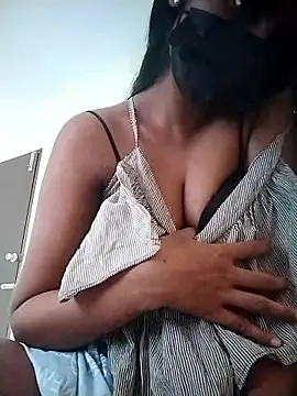 Snapshot of hottywife-03 chatting on 06/18/26, 11:37 hottywife-03 online show from 06/18/26, 11:37