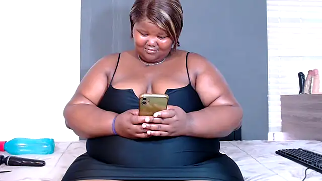 LadyBear2002 online show from 11/04/25, 12:53