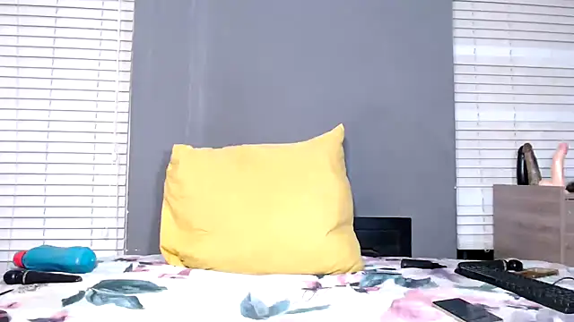 LadyBear2002 online show from 11/09/25, 02:04