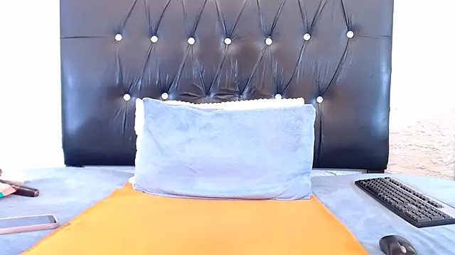 LadyBear2002 online show from 03/27/26, 05:03