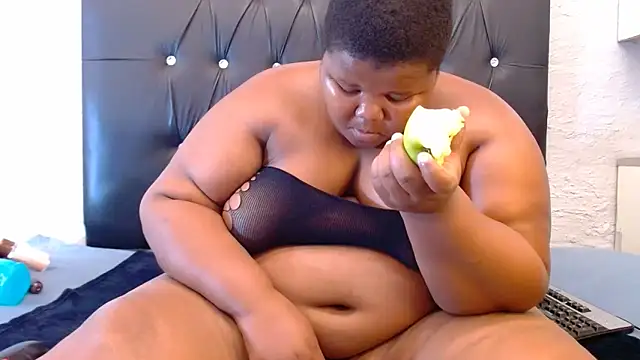 LadyBear2002 online show from 03/15/26, 06:26