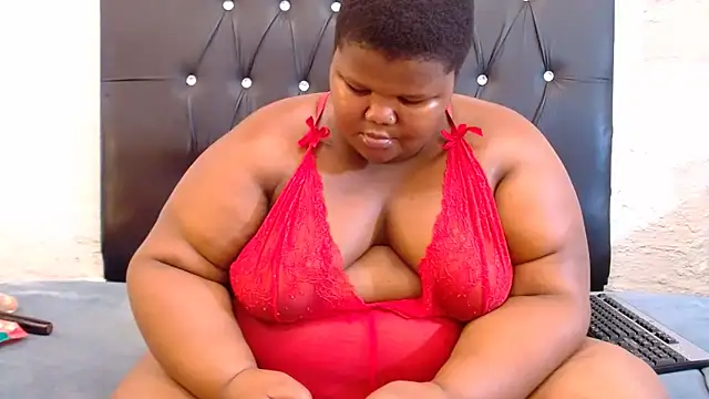 LadyBear2002 online show from 03/25/26, 04:06