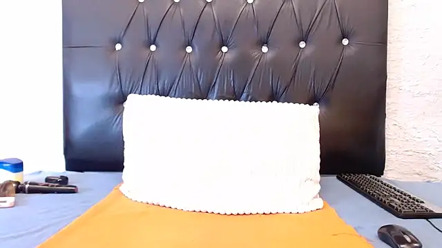 LadyBear2002 online show from 04/10/26, 05:25