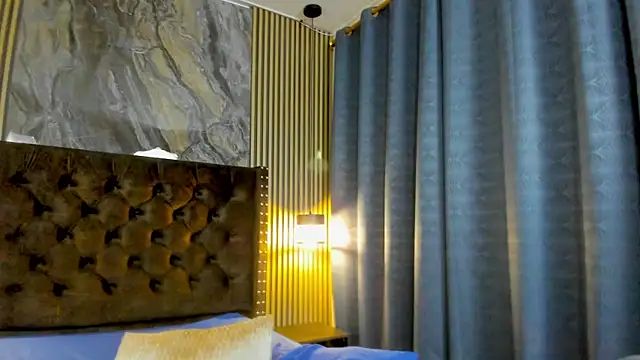 Nikki Vesper online show from 04/12/26, 04:43