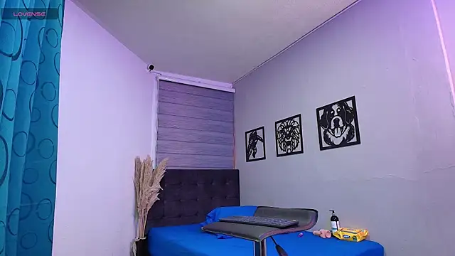 Nikki Vesper online show from 04/18/26, 04:26