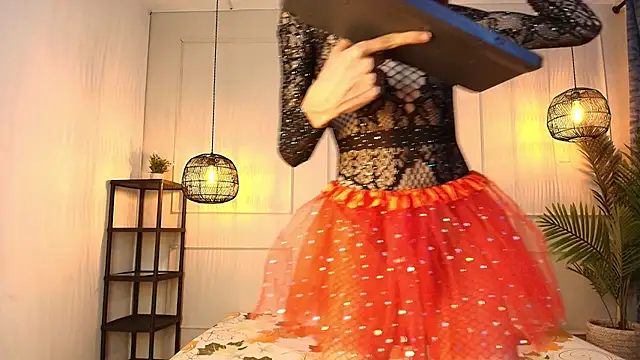 Nikki Vesper online show from 10/31/25, 12:13