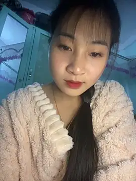 banlinh004 online show from 12/21/25, 02:41