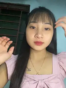 banlinh004 online show from 10/17/25, 01:13