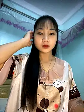banlinh004 online show from 11/18/25, 05:22