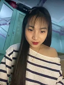 banlinh004 online show from 12/17/25, 02:22