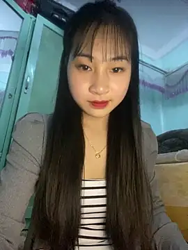 banlinh004 online show from 12/22/25, 04:07